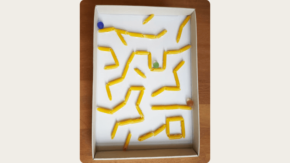 Games – Build a Marble Run We create a framework that quickly makes the children start building the marble run and exploring and trying out the materials. We can either choose a storyline that makes it meaningful to use a dice, or we can say: